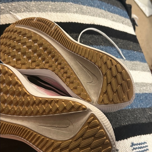 Nike Air Winflo 9 Women's White and Pink Athletic Shoes - Picture 10 of 10